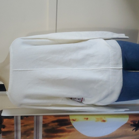 NWT Vince Camuto Soft V Neck White Color Paradox Sweater Size XL - Picture 3 of 10